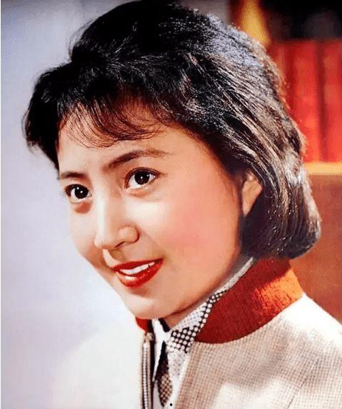 老演员高英家庭状况,岁月如歌，家庭温馨的老戏骨人生